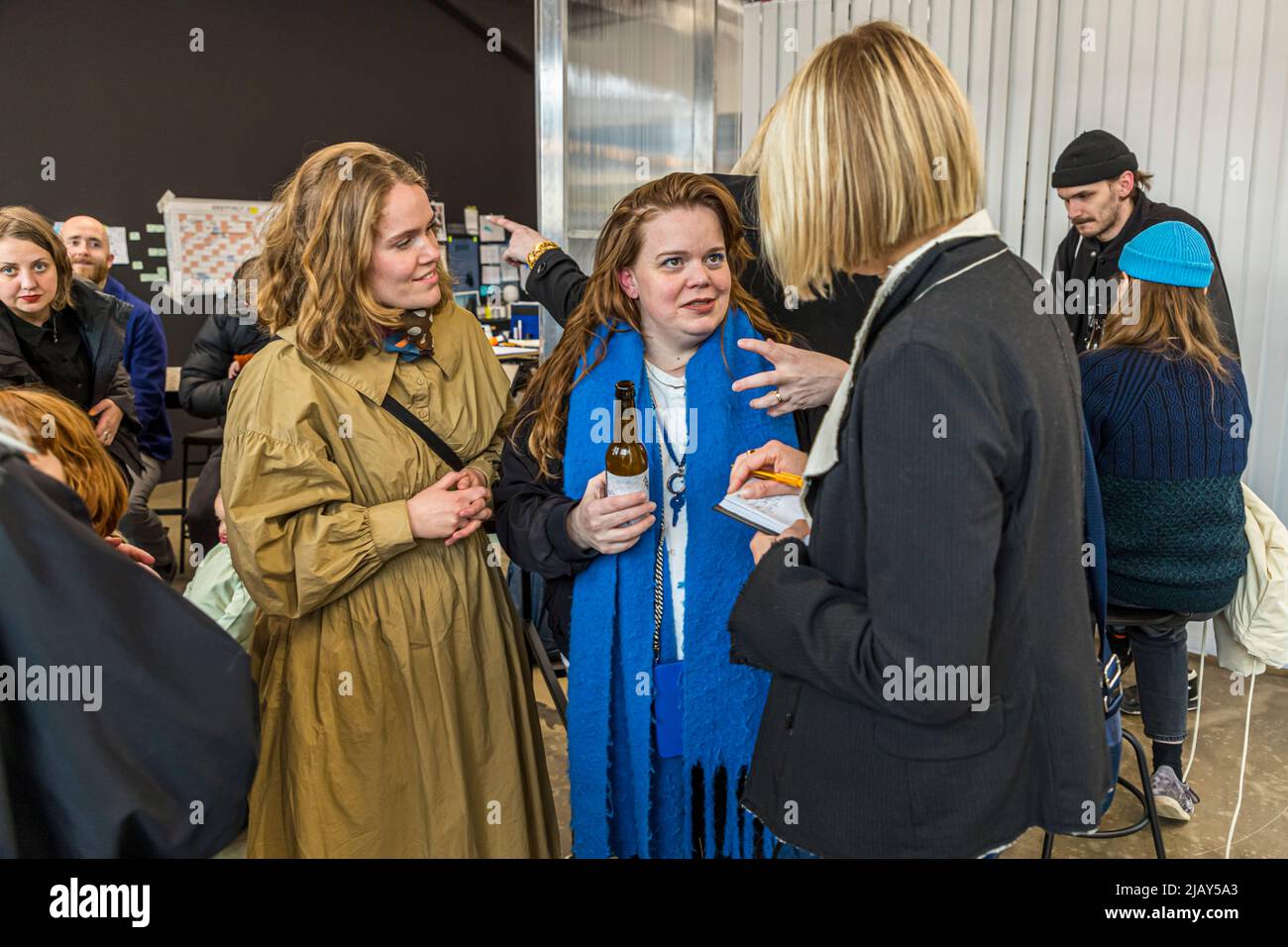 Lady Brewery fête avec des designers à Reykjavik, en Islande Banque D'Images