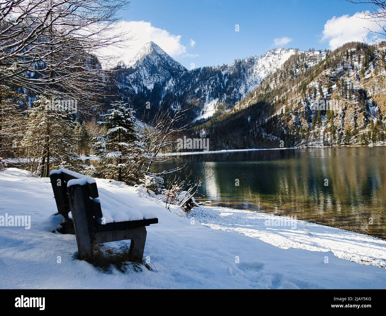 Ambiance hivernale au lac Offensee dans le Salzkammergut Banque D'Images