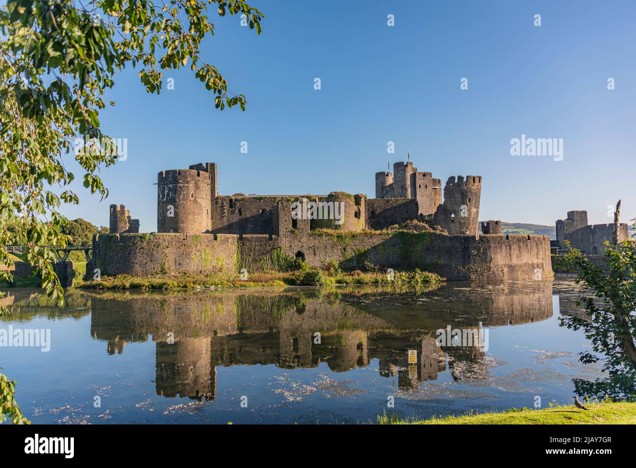 Le château médiéval de Caerphilly, au sud du pays de Galles, au Royaume-Uni. Merci de bien vouloir nous faire savoir : Phillip Roberts Banque D'Images