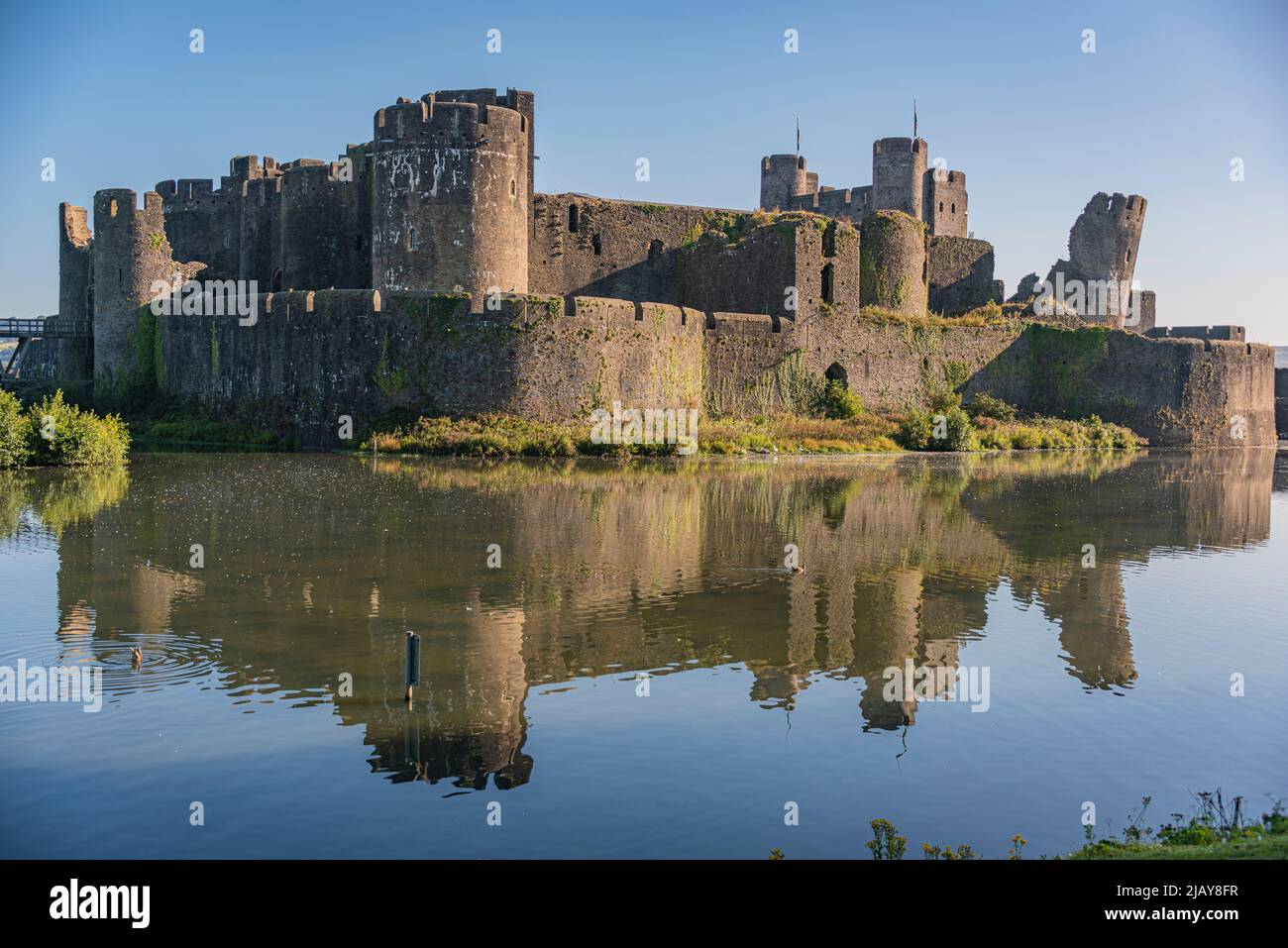 Le château médiéval de Caerphilly, au sud du pays de Galles, au Royaume-Uni. Merci de bien vouloir nous faire savoir : Phillip Roberts Banque D'Images