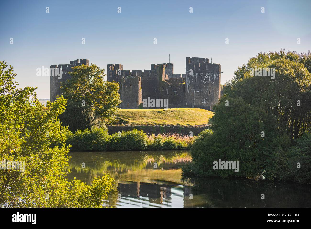 Le château médiéval de Caerphilly, au sud du pays de Galles, au Royaume-Uni. Merci de bien vouloir nous faire savoir : Phillip Roberts Banque D'Images