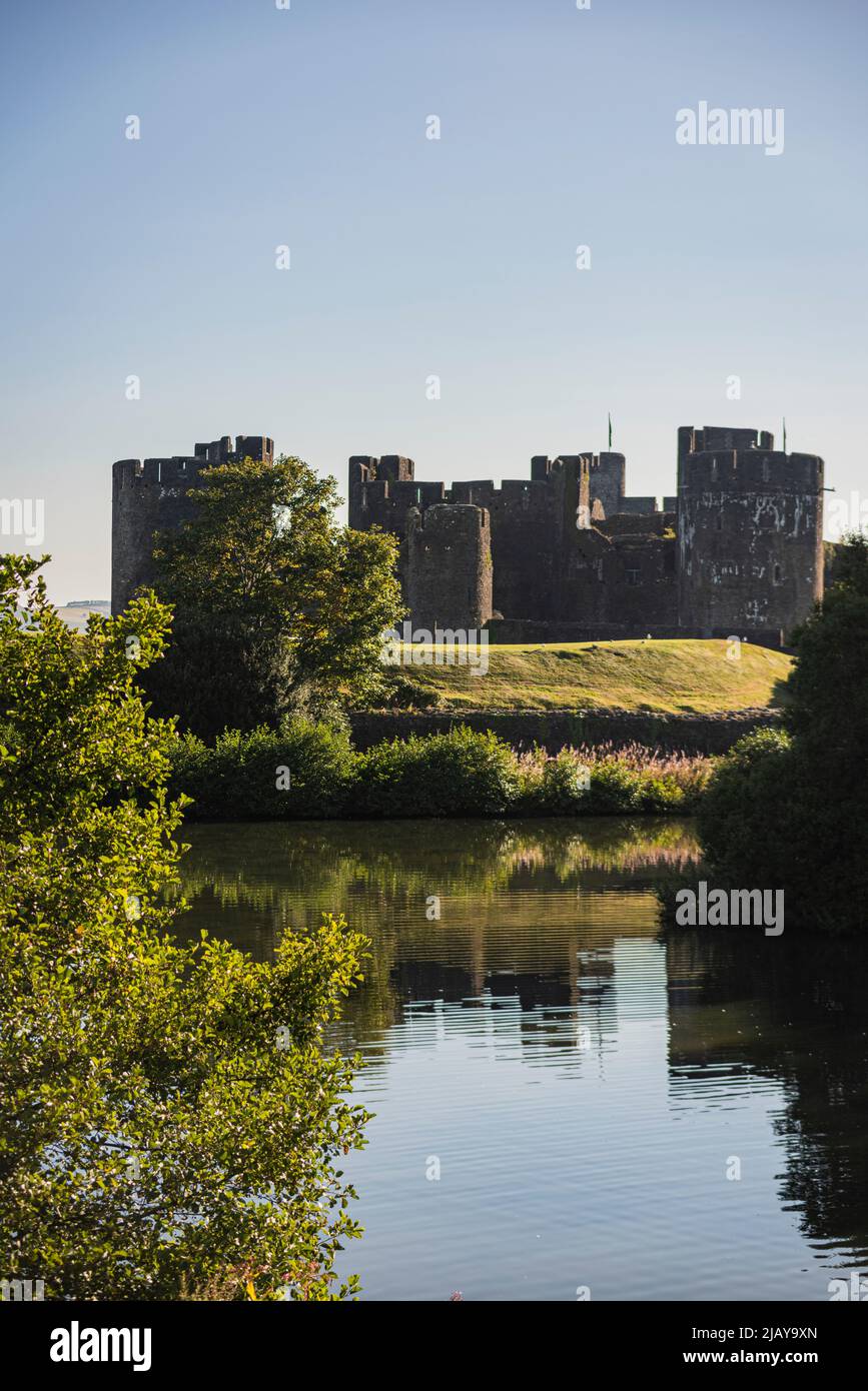 Le château médiéval de Caerphilly, au sud du pays de Galles, au Royaume-Uni. Merci de bien vouloir nous faire savoir : Phillip Roberts Banque D'Images