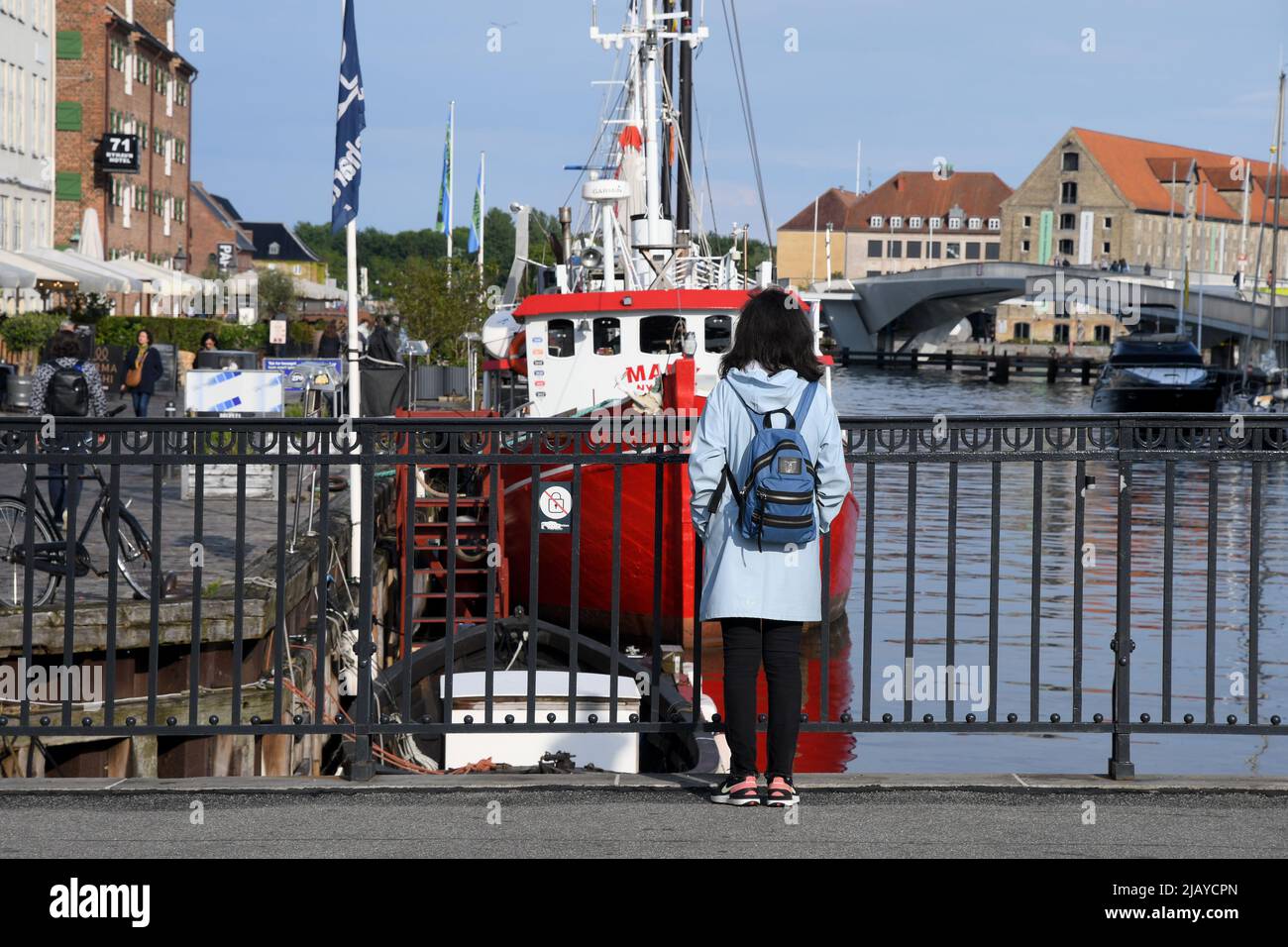 Copenhague/Danemark/1st.juin 2022/.les voyageurs vident au canal de Nyhavn ou au canal de Nyhavn dans la capitale danoise Copenhague. (Photo..Francis Dean/Dean Pictures) Banque D'Images