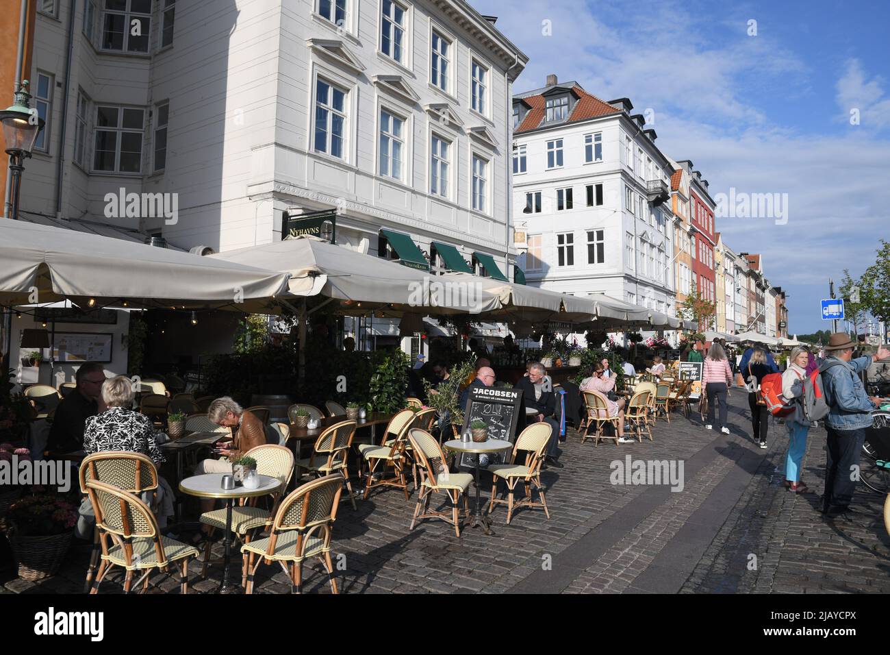 Copenhague/Danemark/1st.juin 2022/.les voyageurs vident au canal de Nyhavn ou au canal de Nyhavn dans la capitale danoise Copenhague. (Photo..Francis Dean/Dean Pictures) Banque D'Images