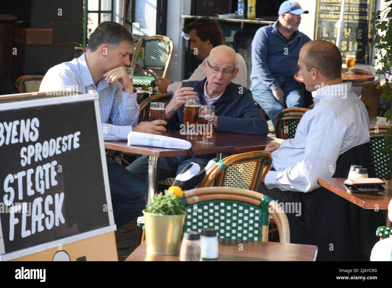 Copenhague/Danemark/1st.juin 2022/.les voyageurs vident au canal de Nyhavn ou au canal de Nyhavn dans la capitale danoise Copenhague. (Photo..Francis Dean/Dean Pictures) Banque D'Images