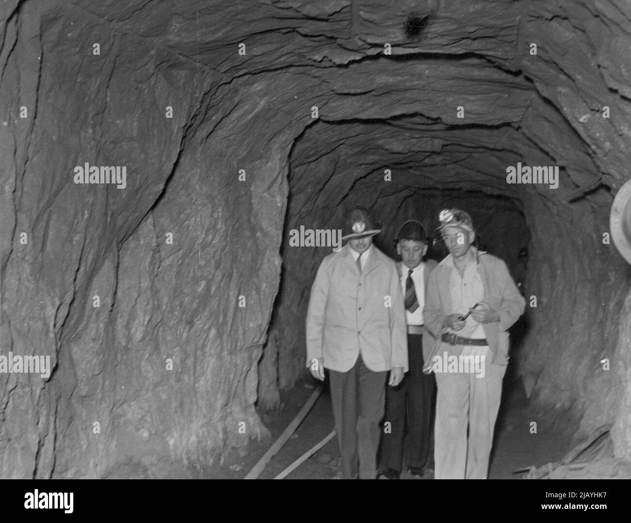 H. R. H. au niveau de 1600 pieds, zinc Corporation. H. R. H., le directeur général (M. G. R. Fisher) et le métro ***** . 05 mars 1946. Banque D'Images