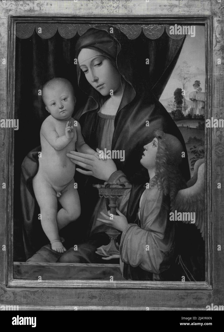 Le concessionnaire prétend que « c'est l'original »: La peinture de « Vierge à l'enfant avec Ange » que M. Koester a achetée pour plus de £6 000 et qu'il prétend être l'original photographié aujourd'hui, (dimanche) dans les galeries de M. Koester à Mayfair. M. Leonard Koester, le marchand d'art de Londres, a affirmé aujourd'hui (dimanche) qu'une photo dans la Galerie nationale n'était pas l'original, mais une copie. La peinture est répertoriée dans le catalogue comme 'Vierge à l'enfant avec Ange', et est attribuée au maître du 16th siècle, Francesco Francia, et est décrit comme étant son travail connu le plus tôt. 12 décembre 1954. (Photo par Reuter Banque D'Images