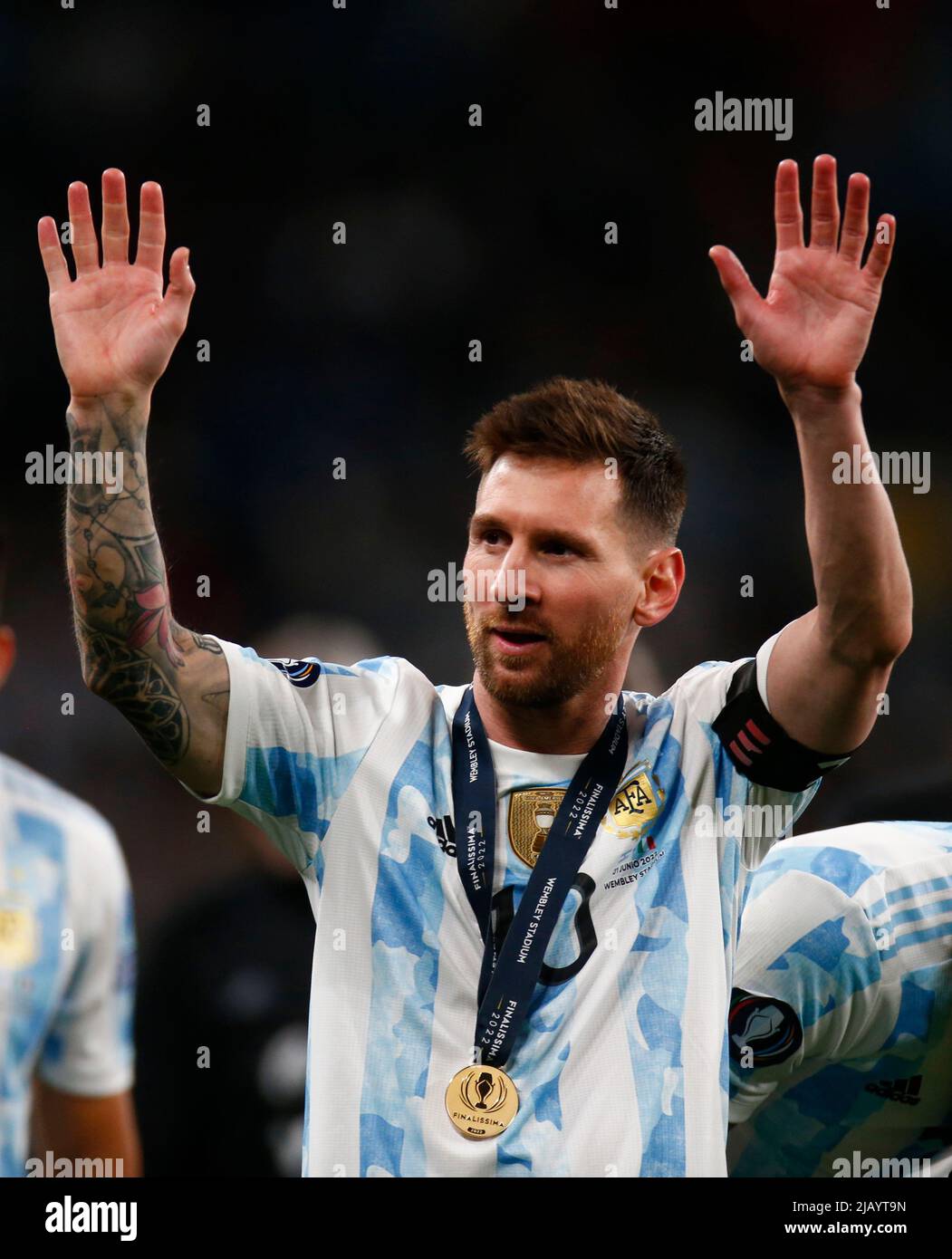 Londres, Royaume-Uni. 01st juin 2022. LONDRES, ANGLETERRE - JUIN 01: Lionel Messi de l'Argentine déferle devant de la foule après Finalissima Conmebol - coupe des champions de l'UEFA entre l'Italie et l'Argentine au stade Wembley, Londres, Royaume-Uni 01st juin, 2022 crédit: Action Foto Sport/Alay Live News Banque D'Images