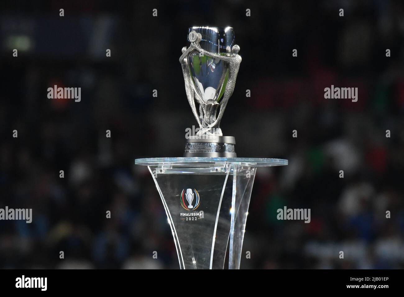 WEMBLEY, ANGLETERRE - JUIN 1 : le trophée Finalissima est vu après le match entre l'Italie et l'Argentine au stade Wembley sur 1 juin 2022 à Wembley, Angleterre. (Photo de Sara Aribó/PxImages) crédit: PX Images/Alamy Live News Banque D'Images
