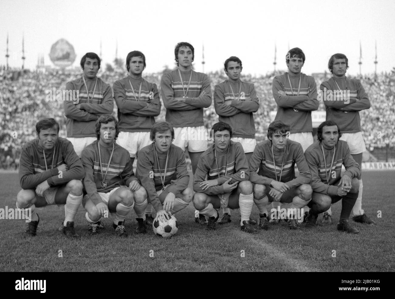 L'équipe roumaine de football "Dinamo Bucarest", environ 1975. Rangée supérieure : Augustin Deleanu (1st à gauche), Alexandru Sătmăreanu (3rd à gauche), Cornel Dinu (2nd à droite) et Radu Nunweiller (à droite). En bas : Florea Dumitrache (2nd de gauche) et Dudu Georgescu (2nd de droite). Banque D'Images