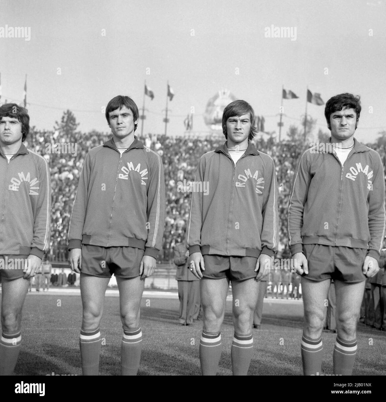 Équipe nationale roumaine de football (soccer), environ 1975. Ştefan Sameş (2nd à partir de la gauche) et Ludovic Sătmăreanu (à droite). Banque D'Images