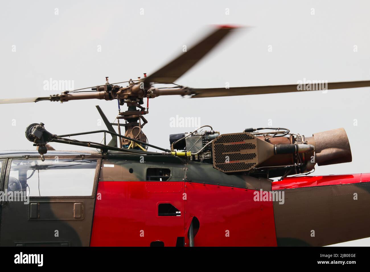 Moteur à rotor d'hélicoptère utilitaire léger avec palan à câble Banque D'Images