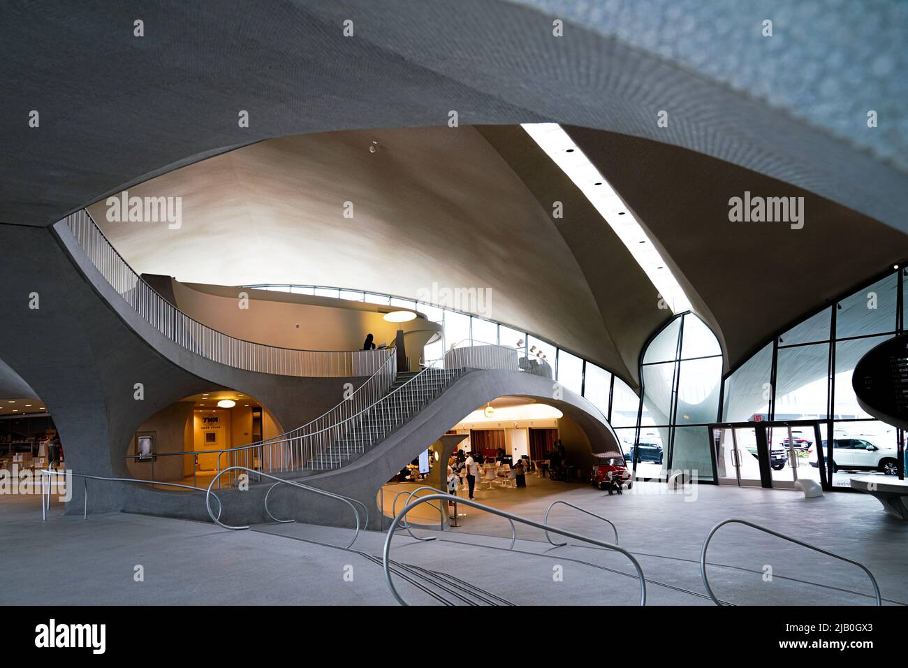 New York, TWA Hotel dans le terminal Trans World Airlines désutilisé et réaffecté, à l'aéroport JFK, conçu à l'origine par Eero Saarinen en 1960s. Banque D'Images
