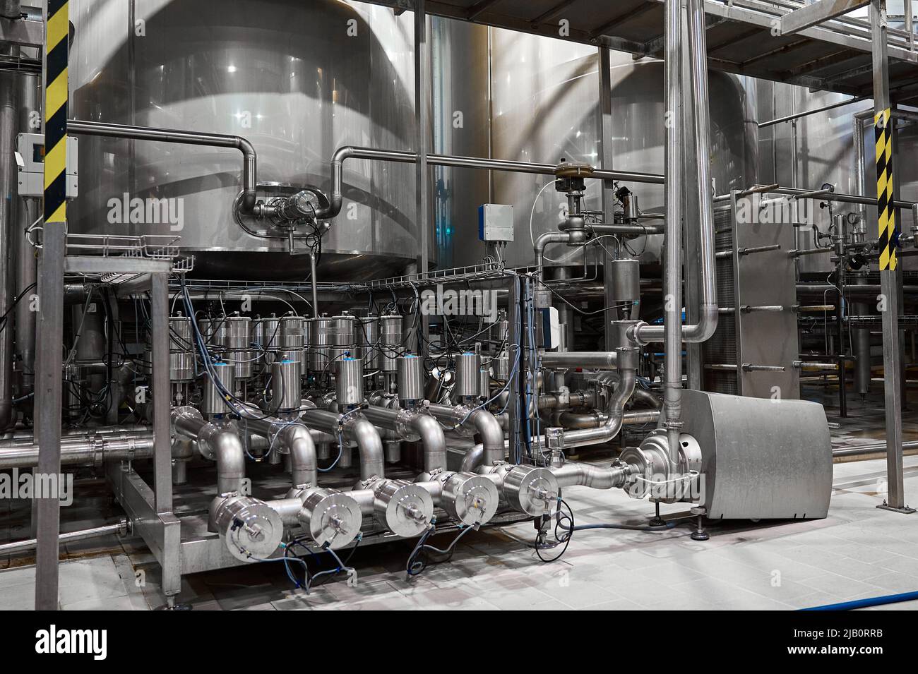 Système de pipeline pour la fabrication de produits laitiers fermentés à l'usine Banque D'Images