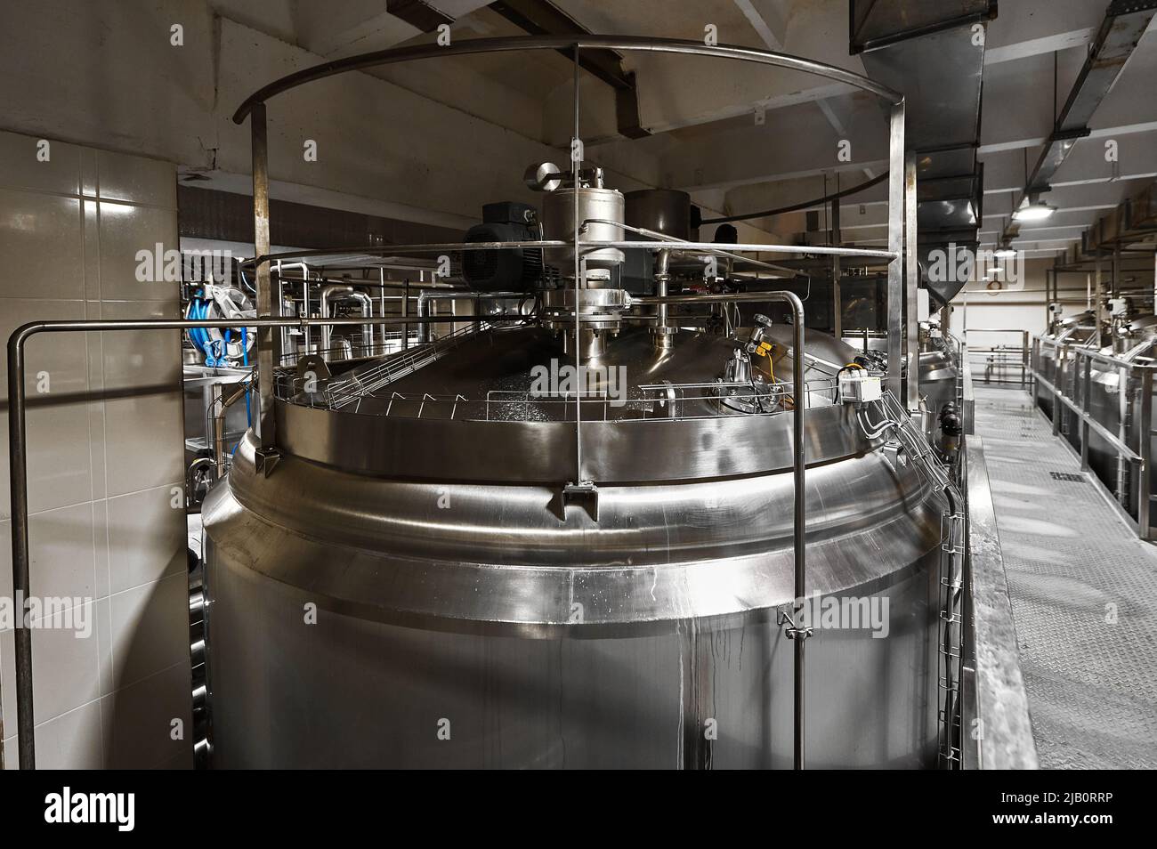 Réservoir en acier inoxydable pour produits laitiers fermentés Banque D'Images