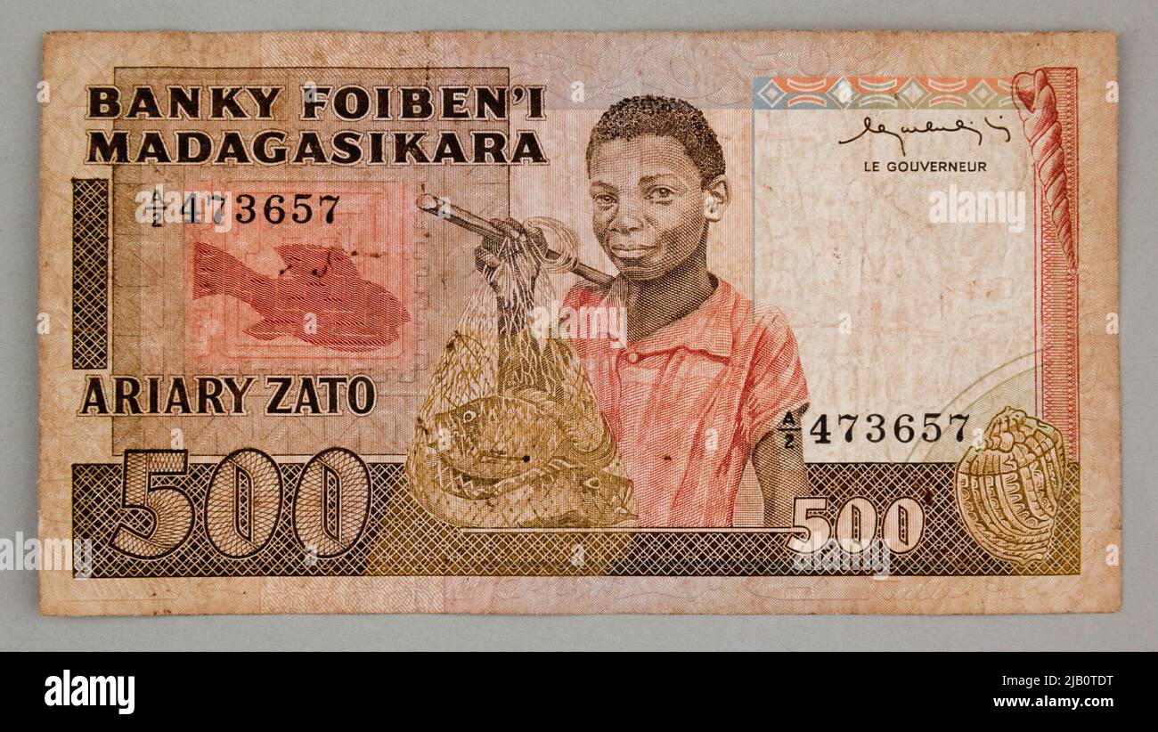 Banknot na 500 francs 100 ariary, Madagaskar, b.r. (1983). Banque D'Images