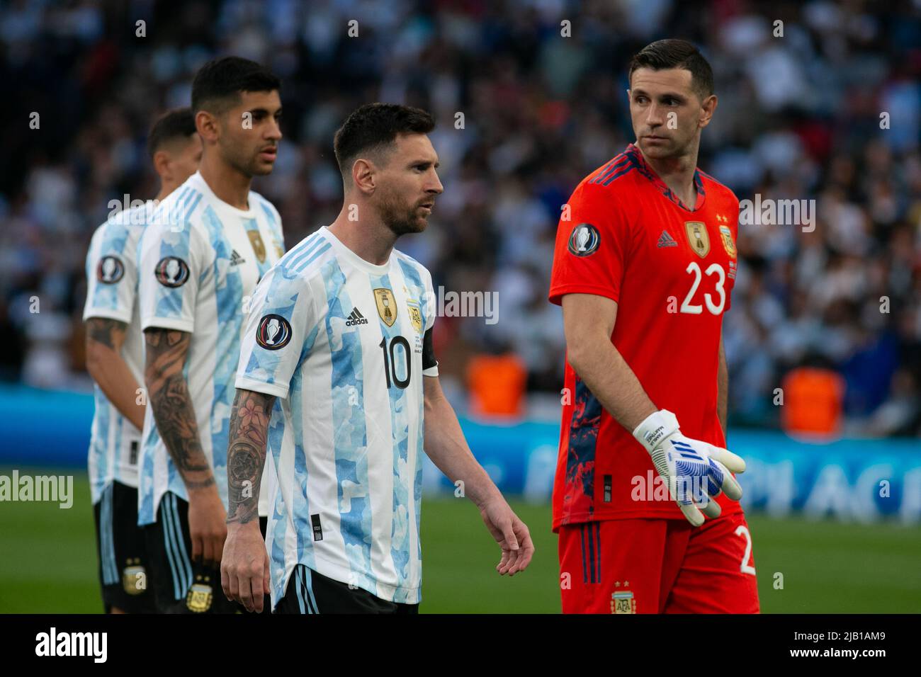 Lionel Messi (c) de l'Argentine et Emiliano Martinez de l'Argentine pendant le match Italie contre Argentine - Finalissima 2022 au stade Wembley sur 1 juin 2022 à Londres, Angleterre. (Support MB) Banque D'Images