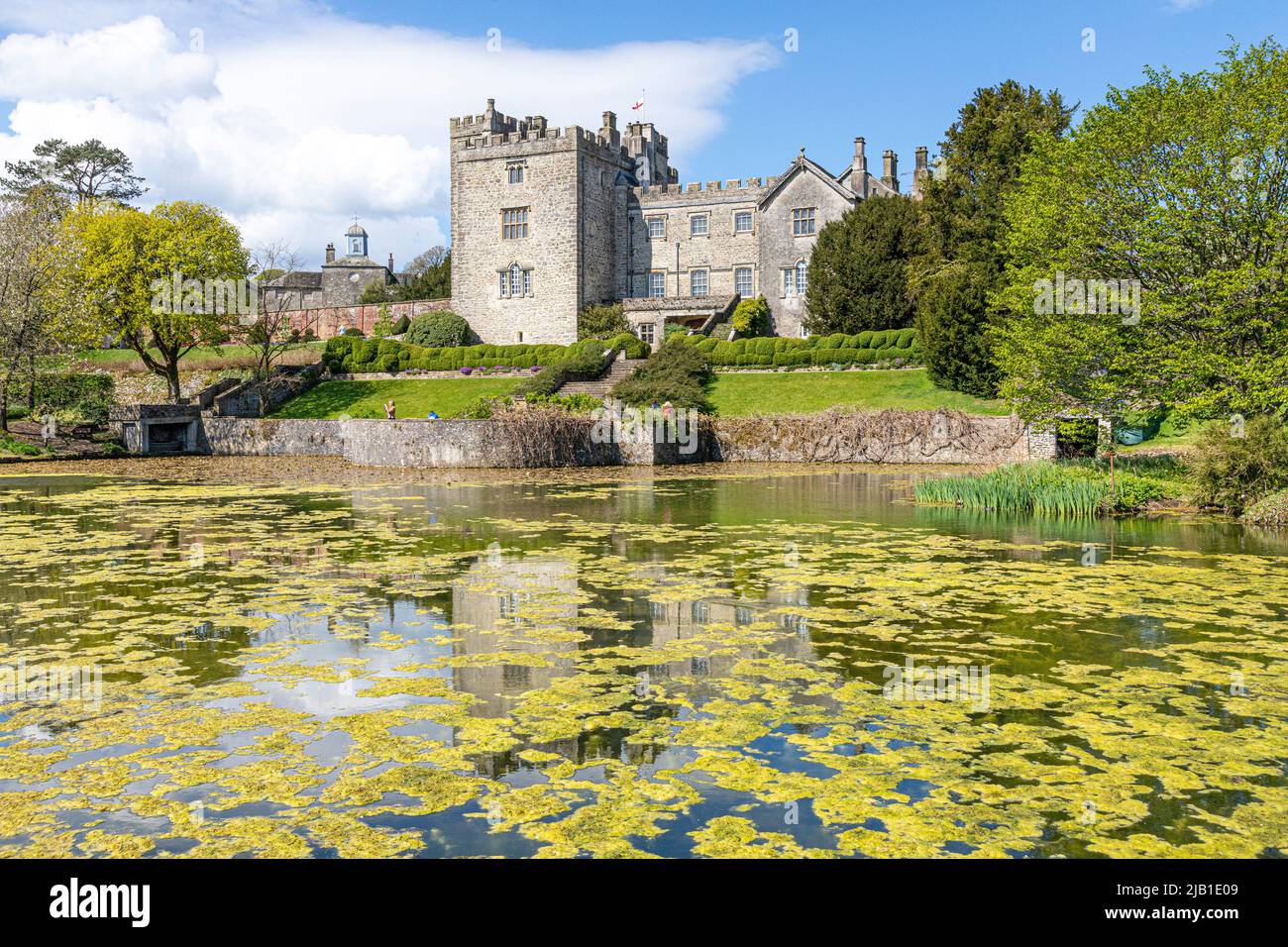 Le lac au château de Sizergh dans le district des lacs anglais près de Kendal, Cumbria, Angleterre Banque D'Images