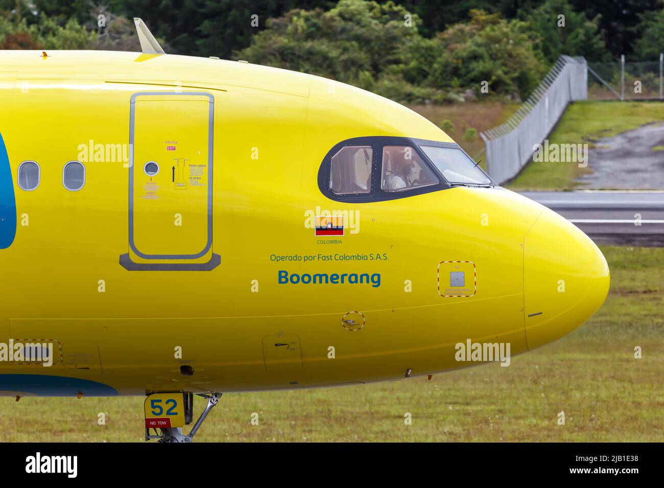 Medellin, Colombie - 19 avril 2022 : avion Vivaair Airbus A320neo à l'aéroport de Medellin Rionegra (MDE) en Colombie. Banque D'Images