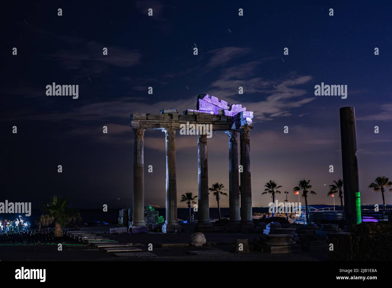 Longue exposition nuit photo du temple d'Apollon à côté d'Antalya avec un ciel étoilé Banque D'Images