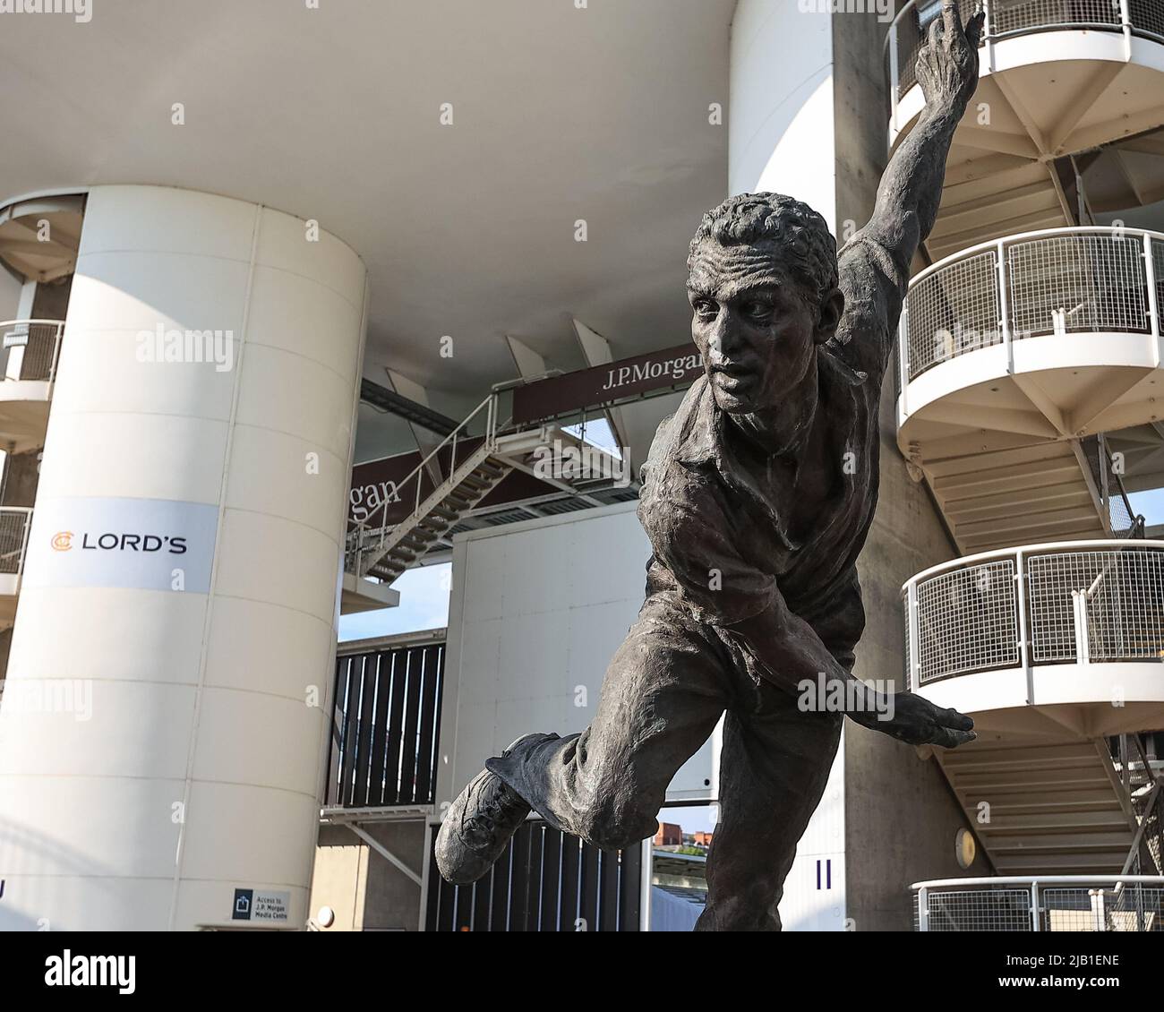 Londres, Royaume-Uni. 02nd juin 2022. Bowler, statue d'Anthony Dufort à Lords à Londres, Royaume-Uni, le 6/2/2022. (Photo de Mark Cosgrove/News Images/Sipa USA) crédit: SIPA USA/Alay Live News Banque D'Images