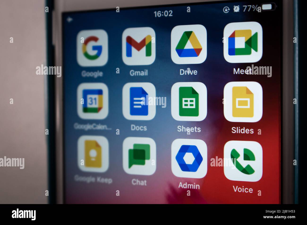 Kumamoto, JAPON - juin 1 2021 : applications Google Workspace (Gmail, Drive, Meet, Calendar Docs, Sheets, Diapositives, Google Keep, Chat, Admin et voix) sur iPhone Banque D'Images