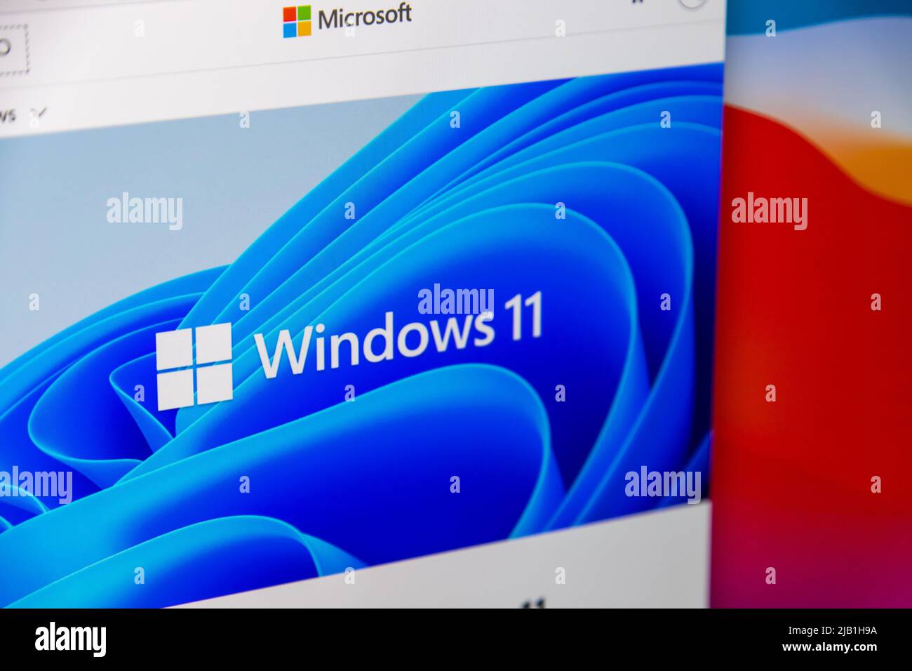 Kumamoto, JAPON - juin 25 2021 : le logo de Windows 11 (version majeure du système d'exploitation NT de Microsoft) s'affiche sur le site officiel de l'ordinateur portable Banque D'Images
