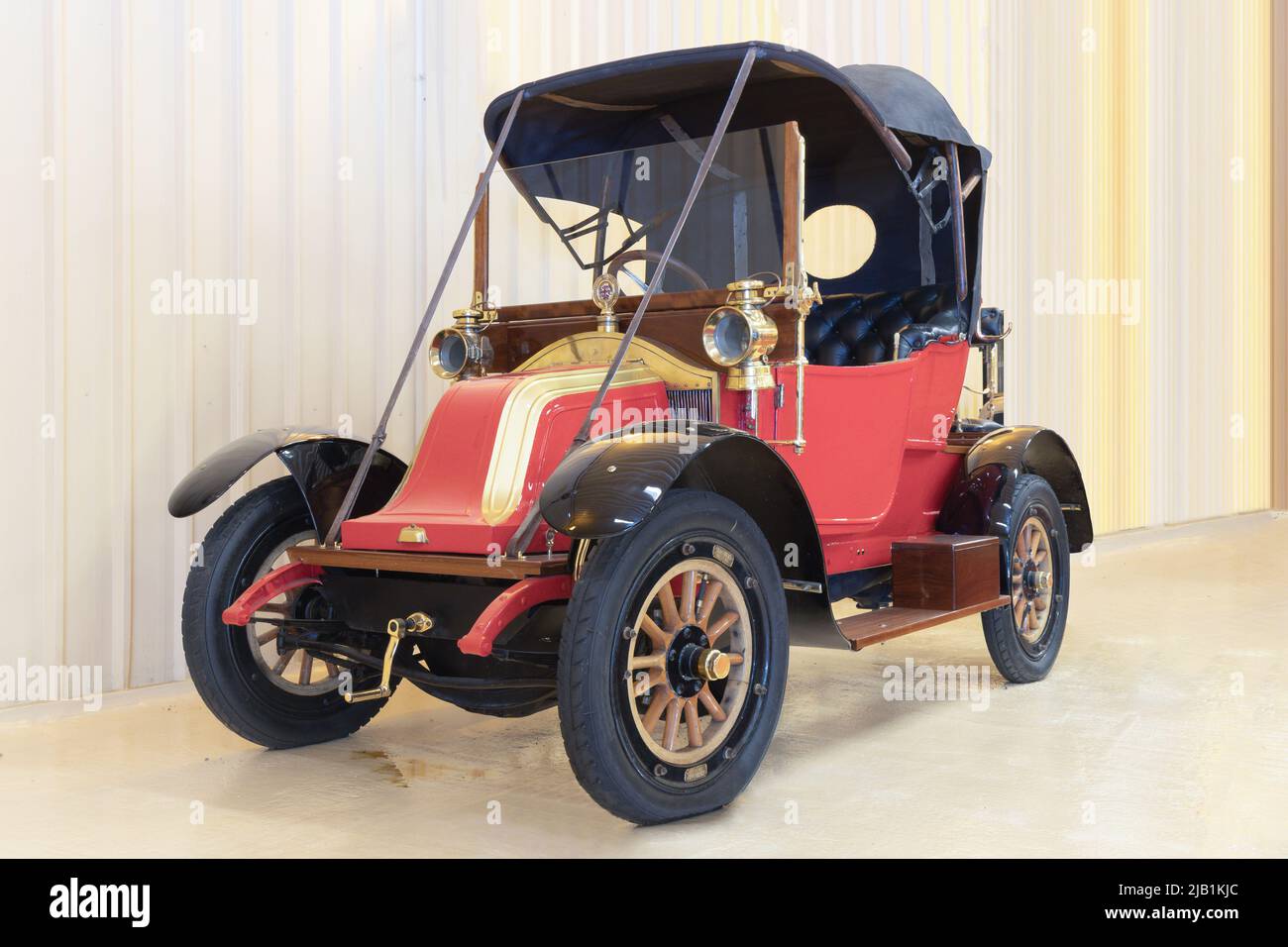 GALDAMES, ESPAGNE-8 AOÛT 2021: 1911 Renault AX Tourer à Torre Loizaga (Miguel de la via) Musée de la voiture Banque D'Images