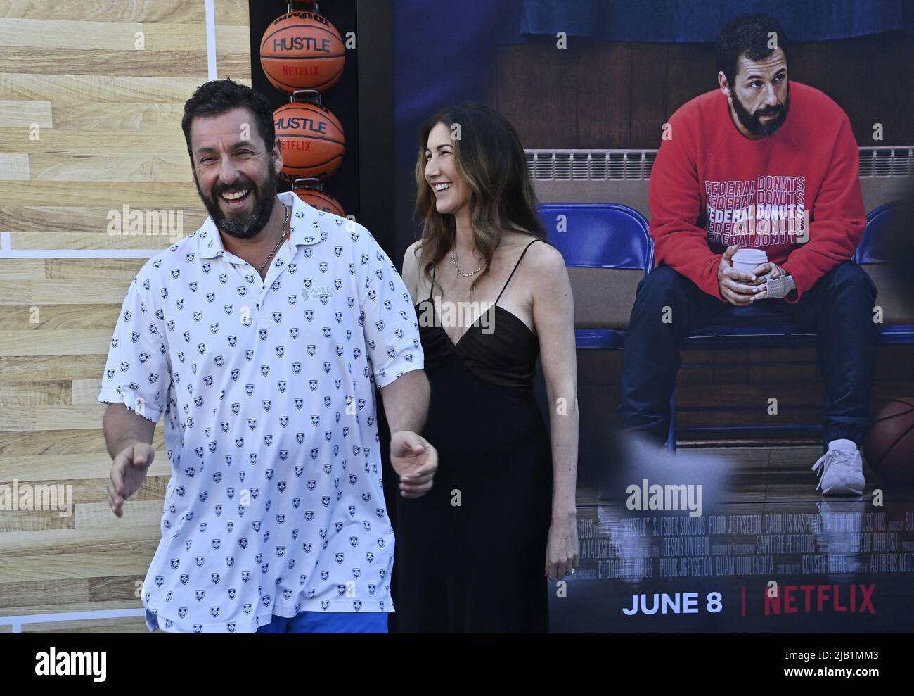 Los Angeles, États-Unis. 02nd juin 2022. Adam Sandler, membre du casting, et son épouse Jackie Sandler assistent mercredi à la première du film dramatique du sport dramatique « Hustle » au Regency Village Theatre, dans la section Westwood de Los Angeles, 1 juin 2022. Scénario : un scout de basket-ball délavé découvre un joueur de ballon de rue phénoménal en Espagne et voit le prospect comme l'occasion de revenir dans la NBA. Photo de Jim Ruymen/UPI crédit: UPI/Alay Live News Banque D'Images