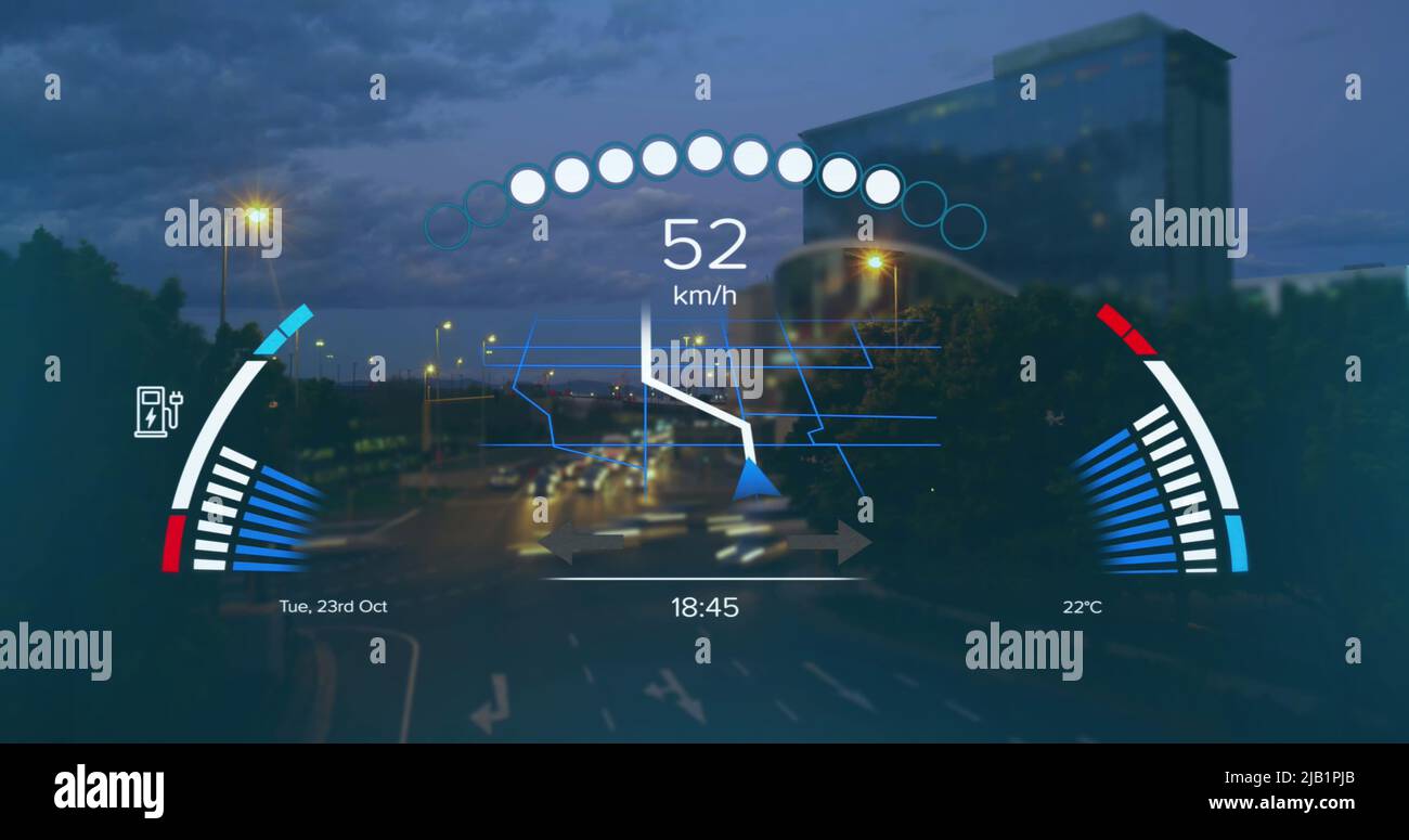 Image de l'indicateur de vitesse, du gps et des données de charge sur l'interface, survitesse de circulation urbaine la nuit Banque D'Images