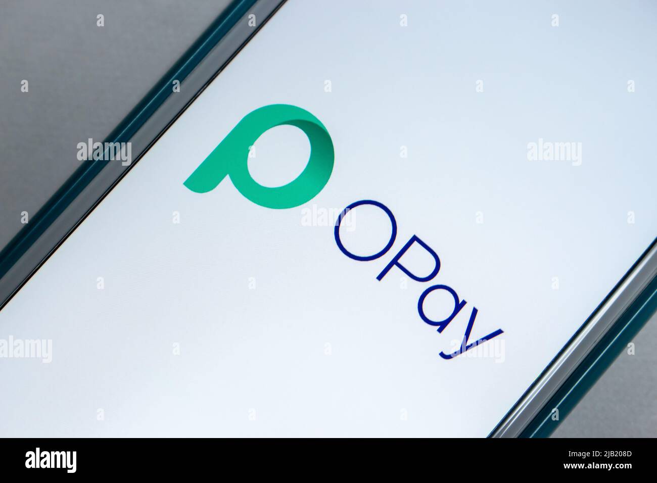 Kumamoto, JAPON - Nov 2 2021 : logo de la Fintech africaine OPay, compagnie basée au Nigeria qui facilite les transactions mobiles par le biais de son application, sur un iPhone. Banque D'Images