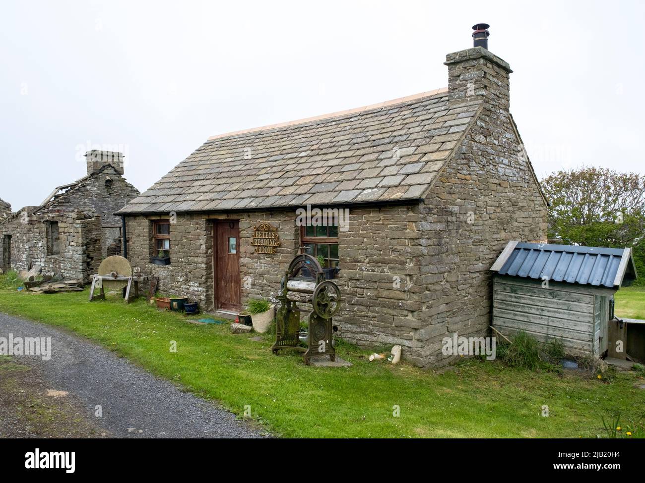 Vue extérieure de Betty’s Reading Room Cottage, Tingwall, Orkney. Banque D'Images