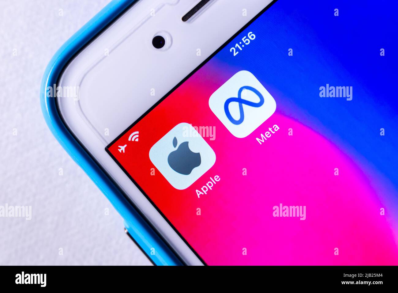 Kumamoto, JAPON - avril 26 2022 : icônes de gros plan d'Apple Inc. Et de Meta Platforms, inc. Sur un écran d'iPhone Banque D'Images