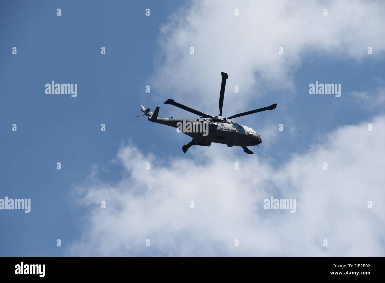 Londres, Angleterre, 2 juin 2022 - des hélicoptères de la Marine royale volent en formation sur la route de la célébration du jubilé de queens survol crédit: Tom Holt/Alay Live News Banque D'Images