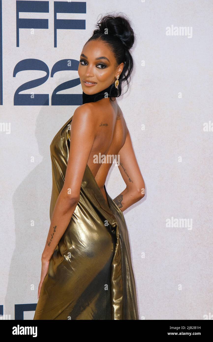 Jourdan Dunn vu au Gala annuel de l'amfAR de Cannes 28th lors du Festival du film de Cannes 75th, le jeudi mai. 26, 2022 à Hotel du Cap, Eden Roc . Banque D'Images