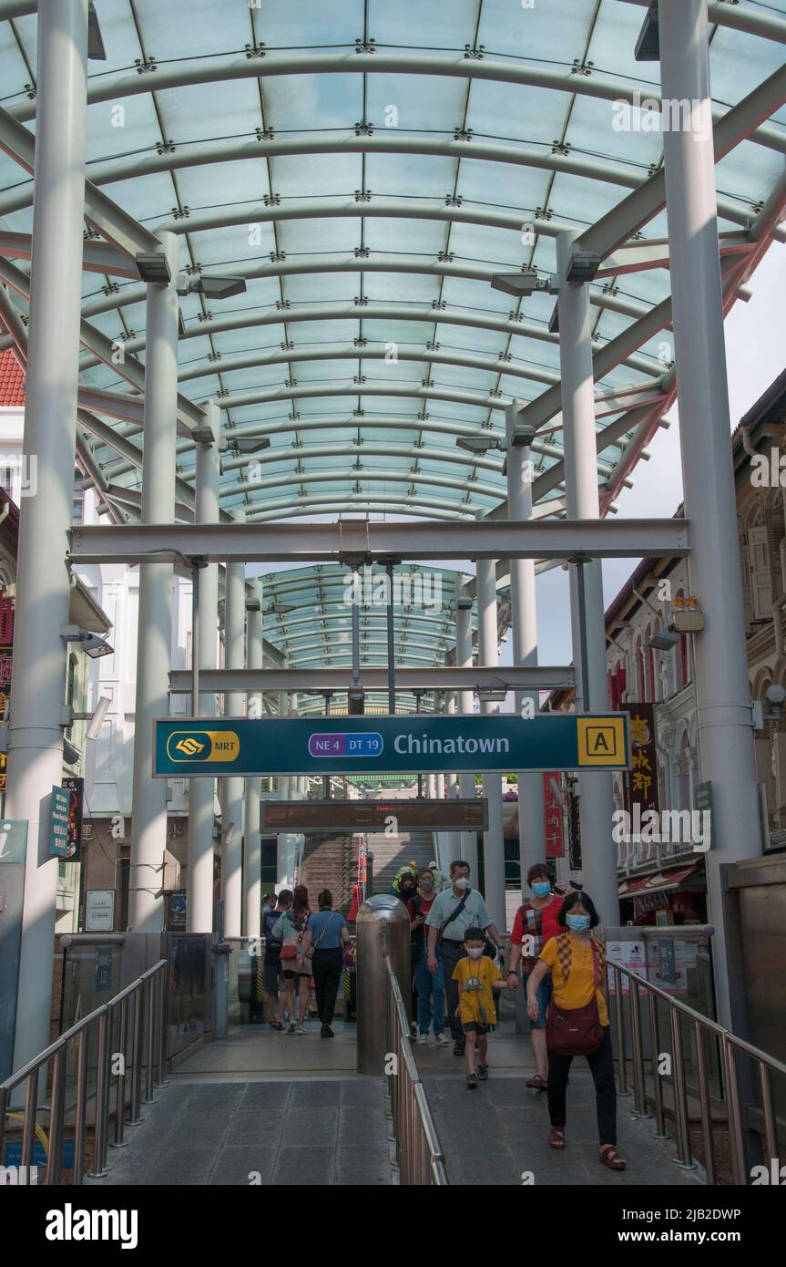 Sortie Pagoda Street de la station MRT de Chinatown, sur New Bridge Road, Singapour Banque D'Images