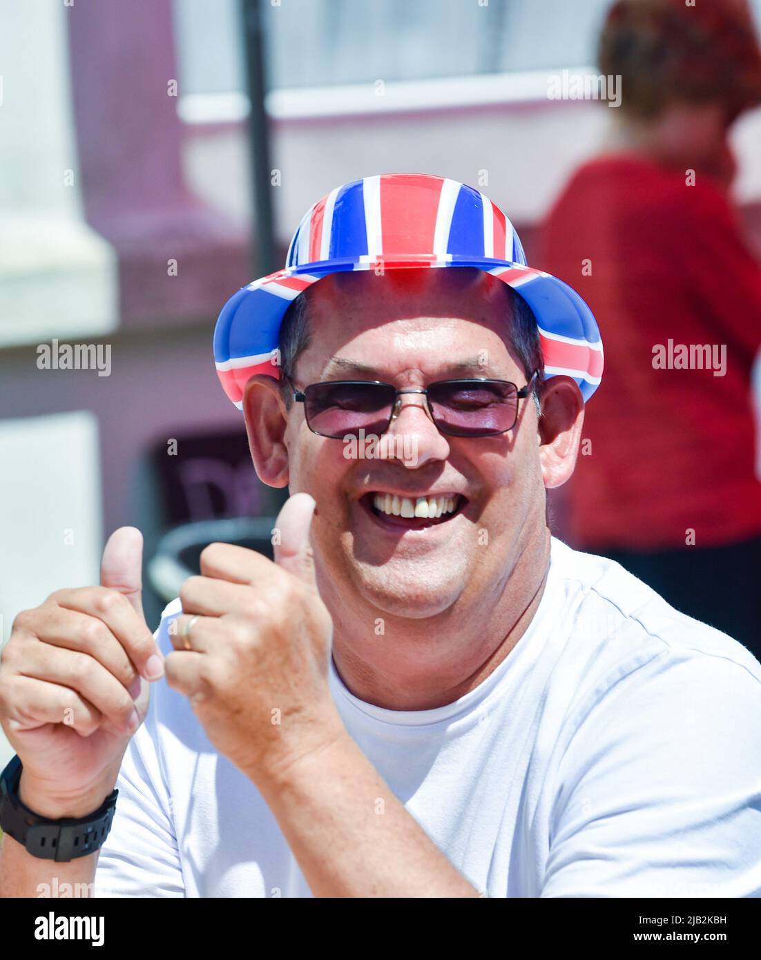 Hove , Brighton UK 2nd juin 2022 - les résidents de Payne Avenue à Hove célèbrent le Jubilé de platine de la Reine avec une fête de rue comme les célébrations ont lieu dans tout le pays au cours des prochains jours : crédit Simon Dack / Alay Live News Banque D'Images