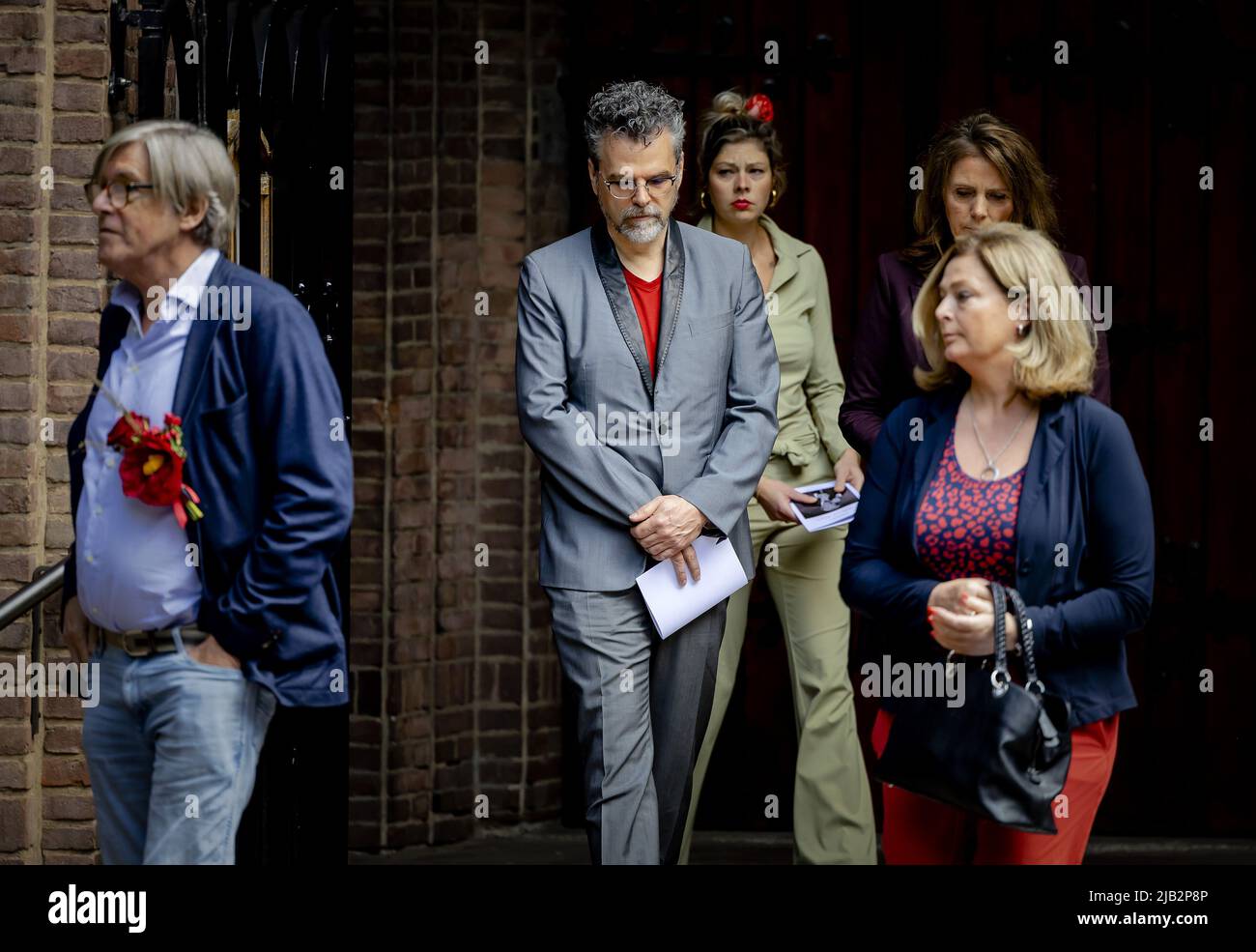 2022-06-02 13:24:10 LAREN - William Rutten sort de la basilique Saint ...