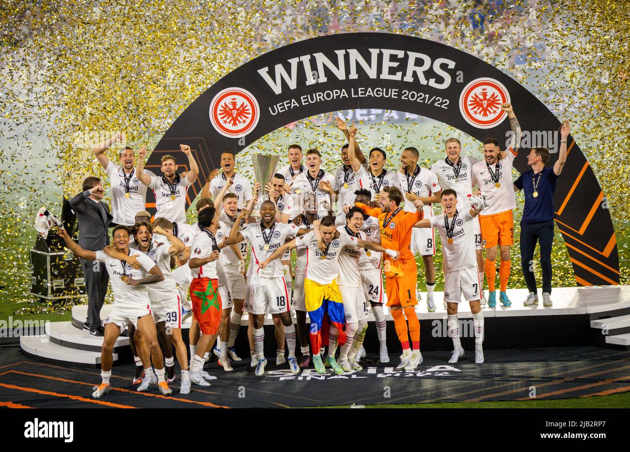 Team feiert den Gewinn der Europa League Filip Kostic (FRA) Eintracht Frankfurt - Glasgow Rangers 18.05.2022, Fussball; Saison 2021/22 Foto: Moritz M Banque D'Images