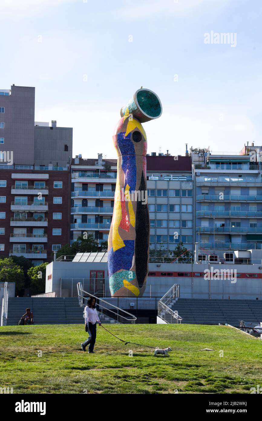 Sculpture « Dona i ocell » de l'artiste Joan Miro. Parc Joan Miro, Barcelone, Catalogne, Espagne. Banque D'Images