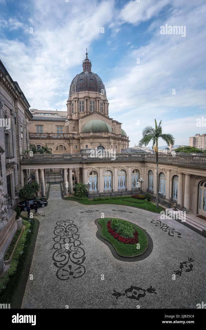 Cour du Palais Piratini et cathédrale métropolitaine de Porto Alegre - Porto Alegre, Rio Grande do Sul, Brésil Banque D'Images