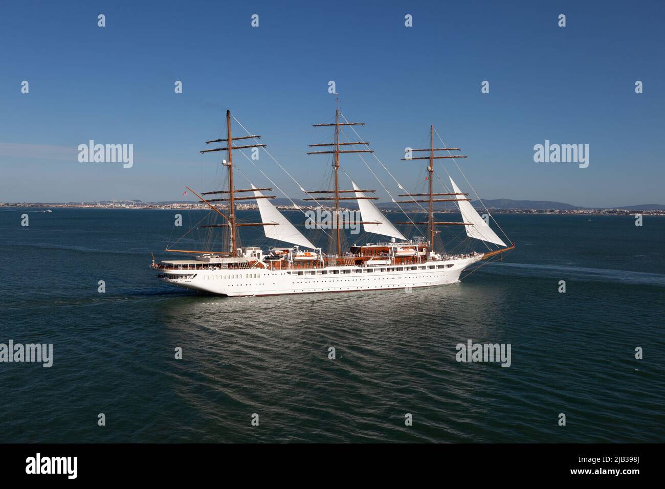 Sailing Schooner sur le Tage, Portugal Banque D'Images
