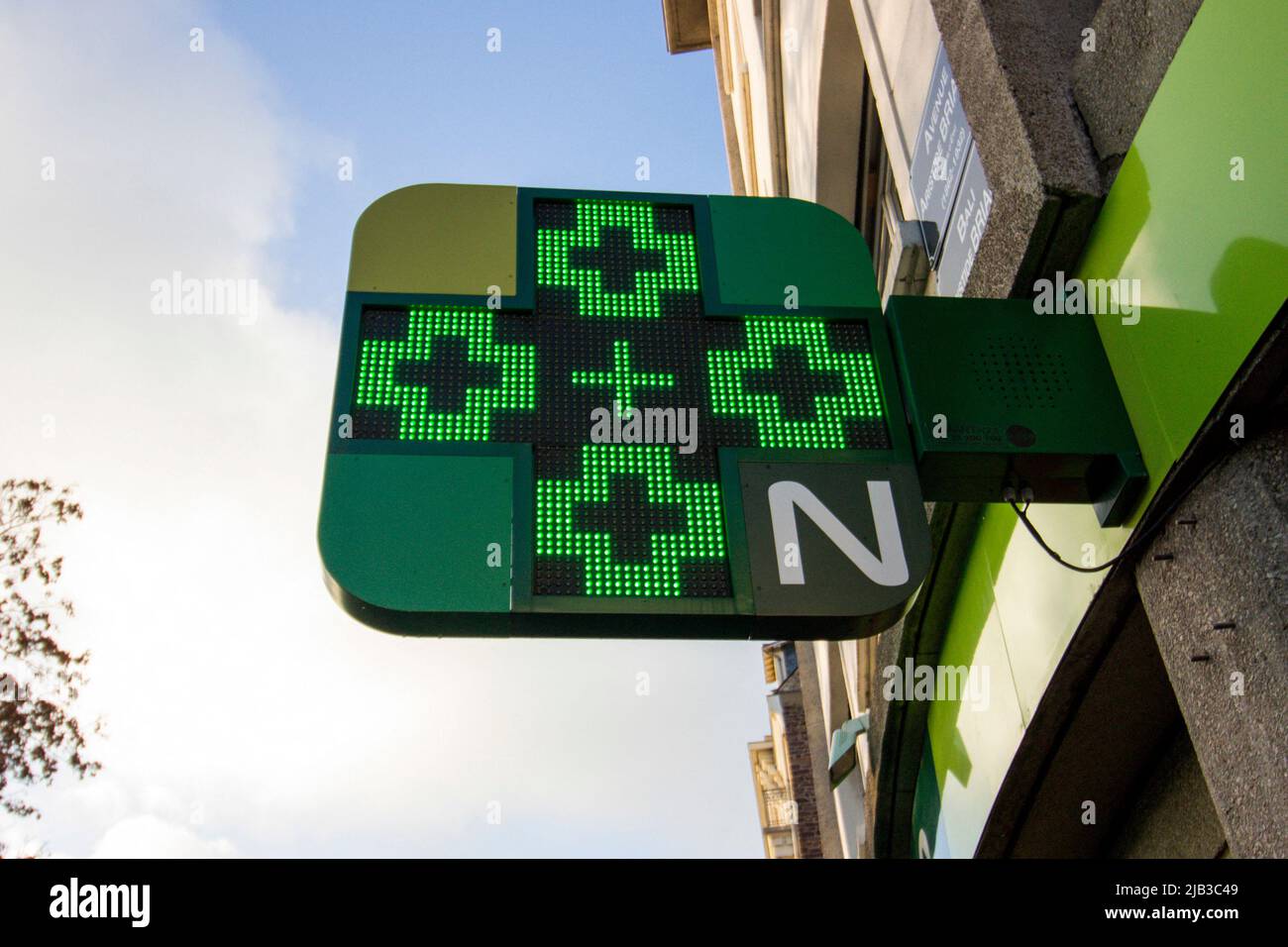 Une signalisation de la pharmacie. Ville de Rennes. Illustrations de la ville de Rennes. France. Banque D'Images