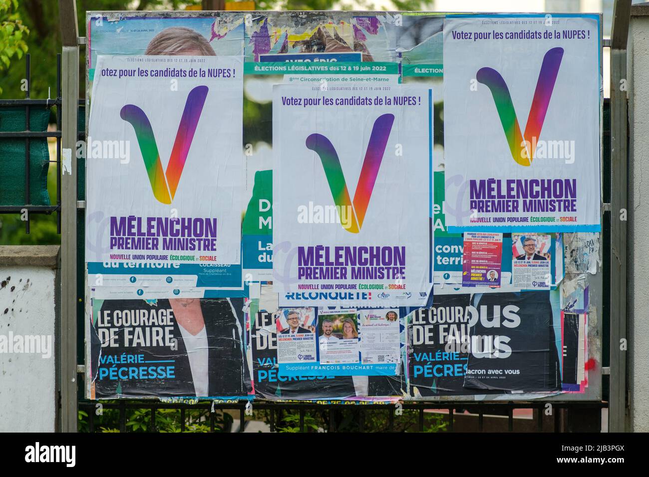 Paris, France - 2 juin 2022 : Melanchon sur une affiche de campagne pour les élections législatives en France Banque D'Images