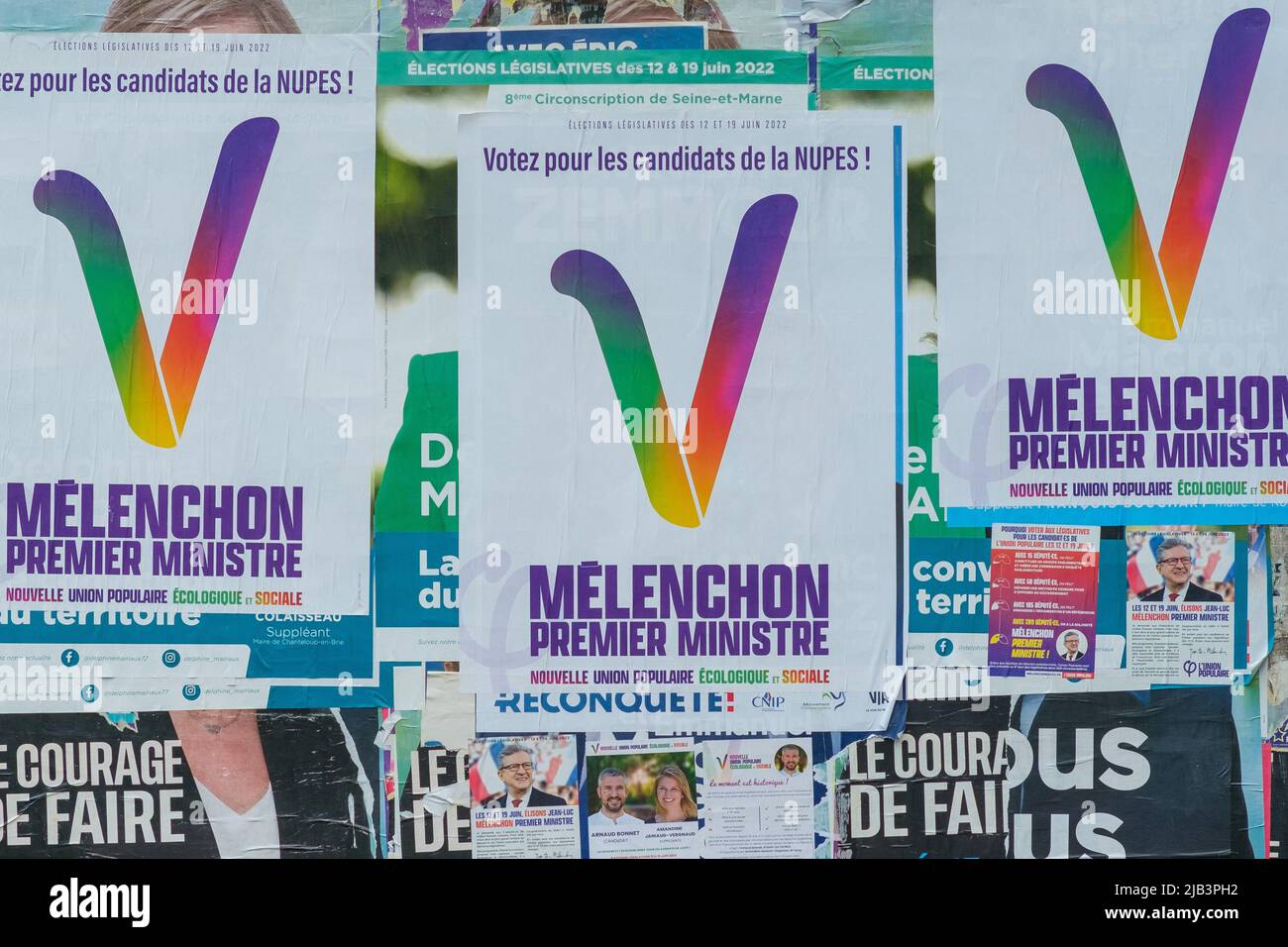 Paris, France - 2 juin 2022 : Melanchon sur une affiche de campagne pour les élections législatives en France Banque D'Images