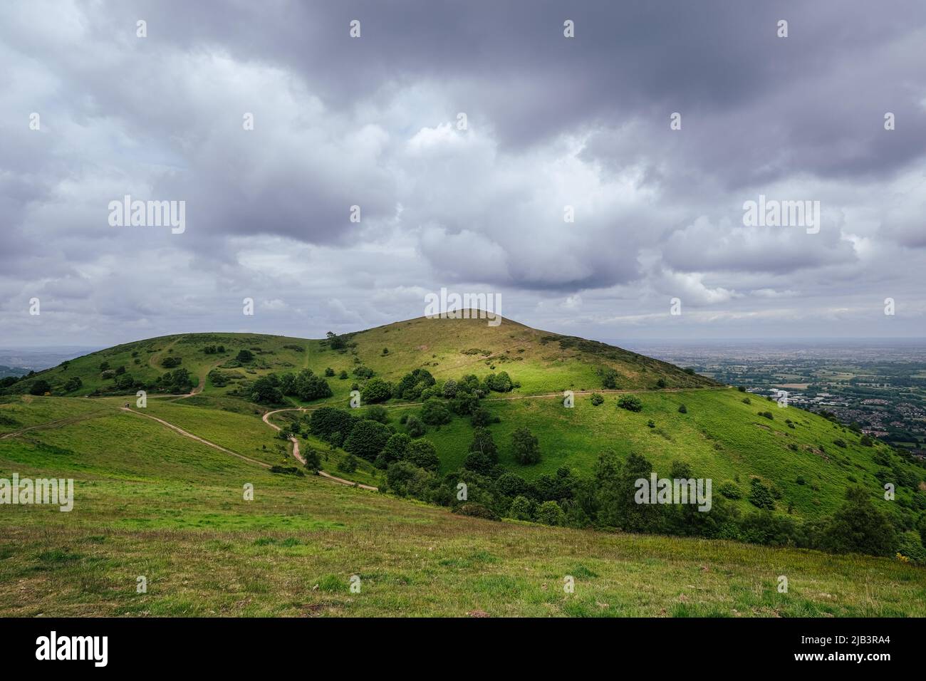 Malvern Hills - sous un ciel orageux Banque D'Images