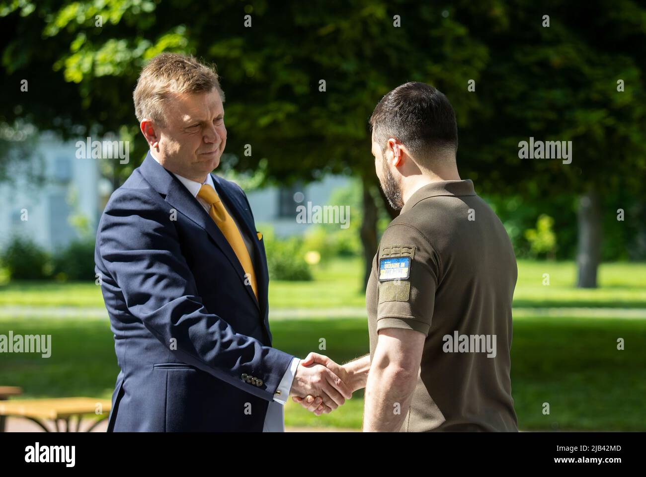 Le Président de l'Ukraine, Volodymyr Zelensky, a reçu aujourd'hui des lettres de créance de l'Ambassadeur des États-Unis Bridget Brink, de l'Ambassadeur de la République de Moldova Valeriu Chiveri et de l'Ambassadeur de la République de l'Inde Rule Kumar Jain qui commencent leur mission dans notre pays. La cérémonie de présentation des lettres de créance a eu lieu sur le territoire de la Réserve nationale 'Sophia de Kiev' avec la participation de représentants de tous les pays étrangers, dont les ambassades ont déjà repris leurs travaux en Ukraine. Photo: Bureau du Président de l'Ukraine Banque D'Images