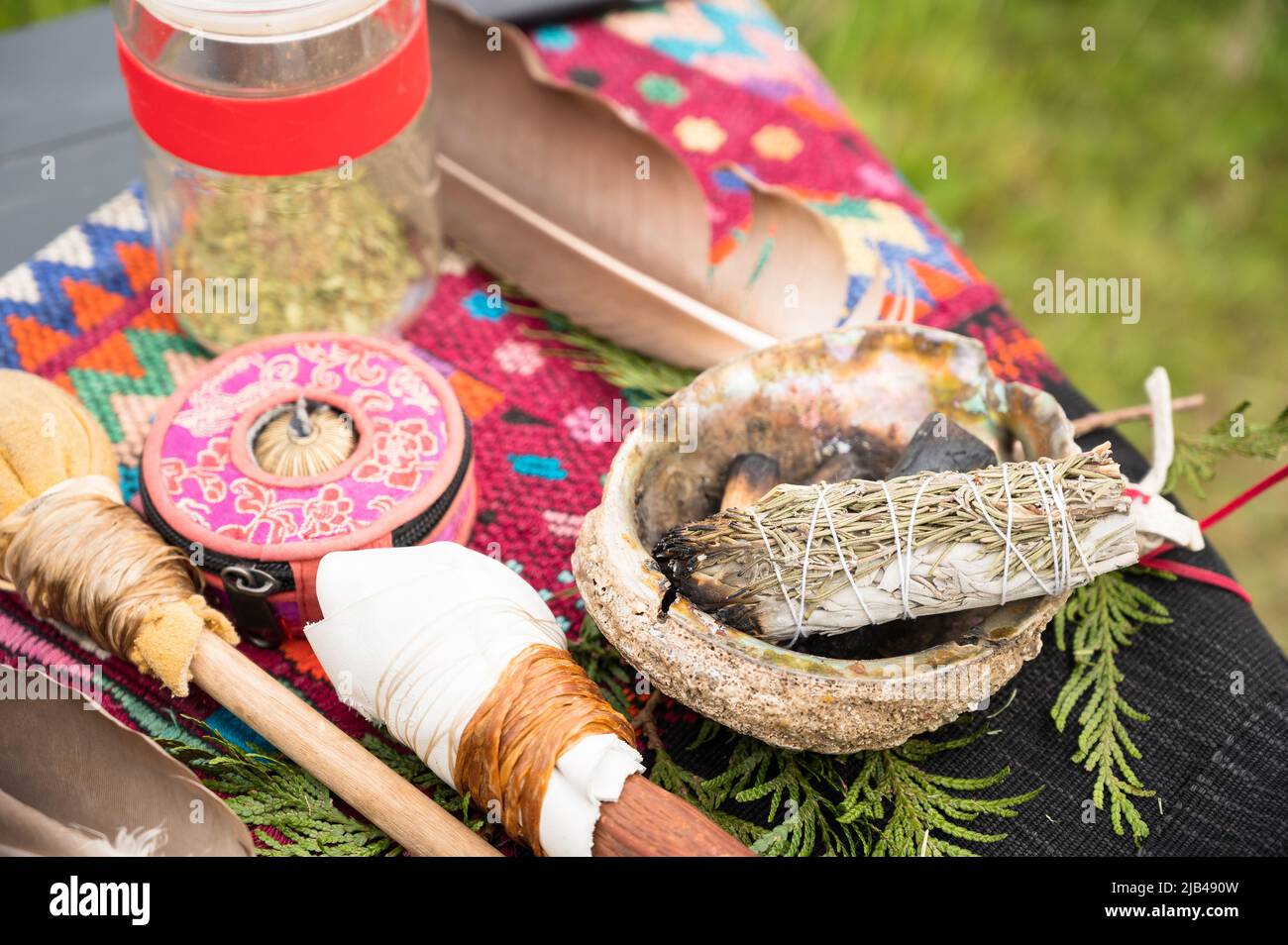 Cérémonie de purification indigène Banque de photographies et d'images à  haute résolution - Alamy