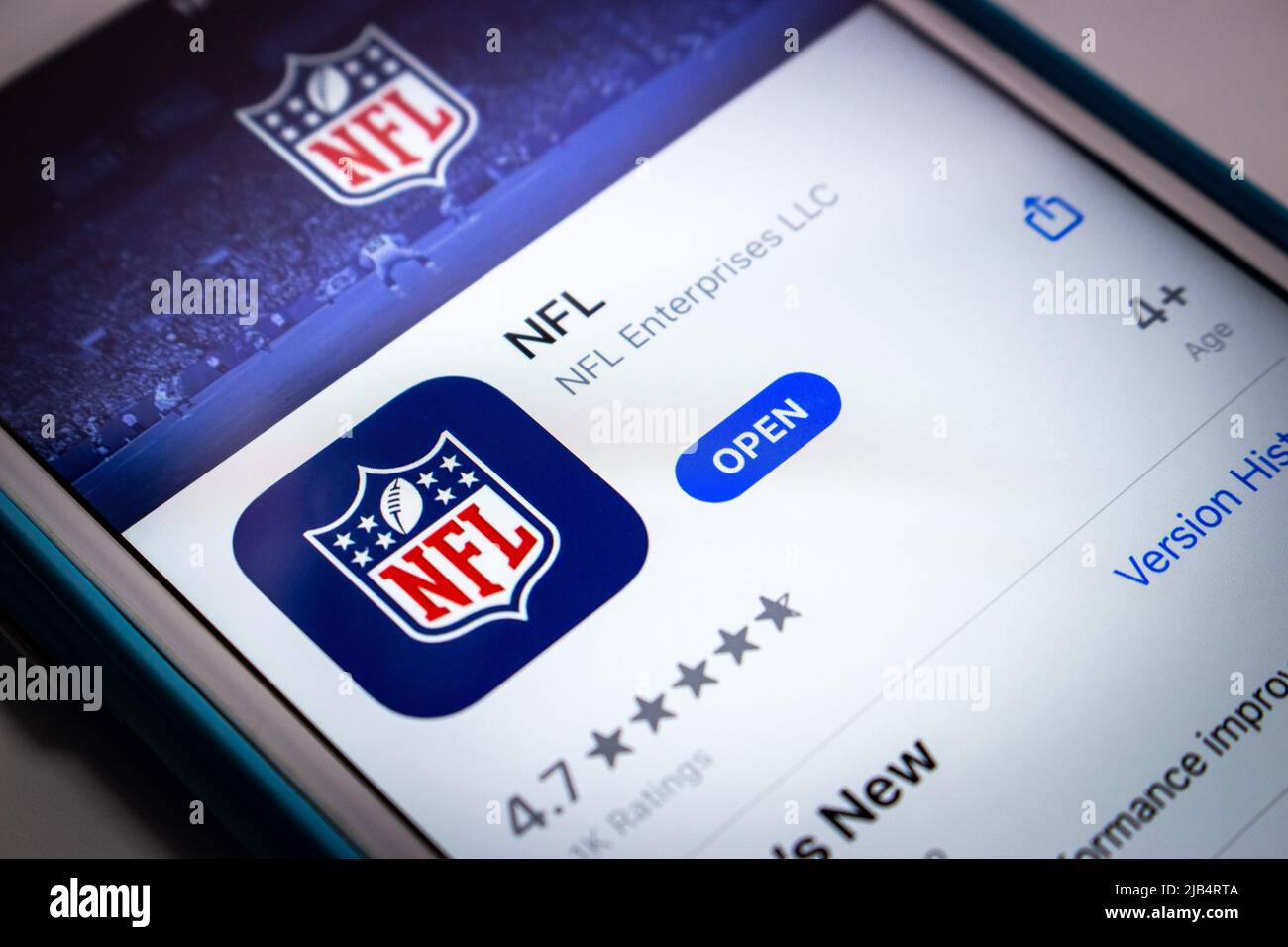 Kumamoto, Japon - août 17 2020 : NFL (la Ligue nationale de football), une ligue pro-américaine de football composée de 32 équipes, sur l'App Store sur iPhone. Banque D'Images