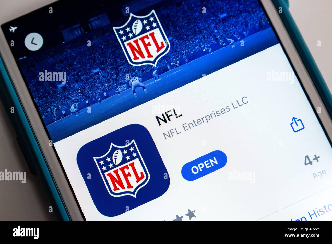 Kumamoto, Japon - août 17 2020 : NFL (la Ligue nationale de football), une ligue pro-américaine de football composée de 32 équipes, sur l'App Store sur iPhone. Banque D'Images